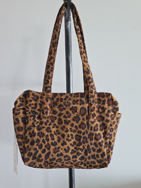 BAGGU Handbags - NWT Baggu Everyday Cloud Bag In Leopard